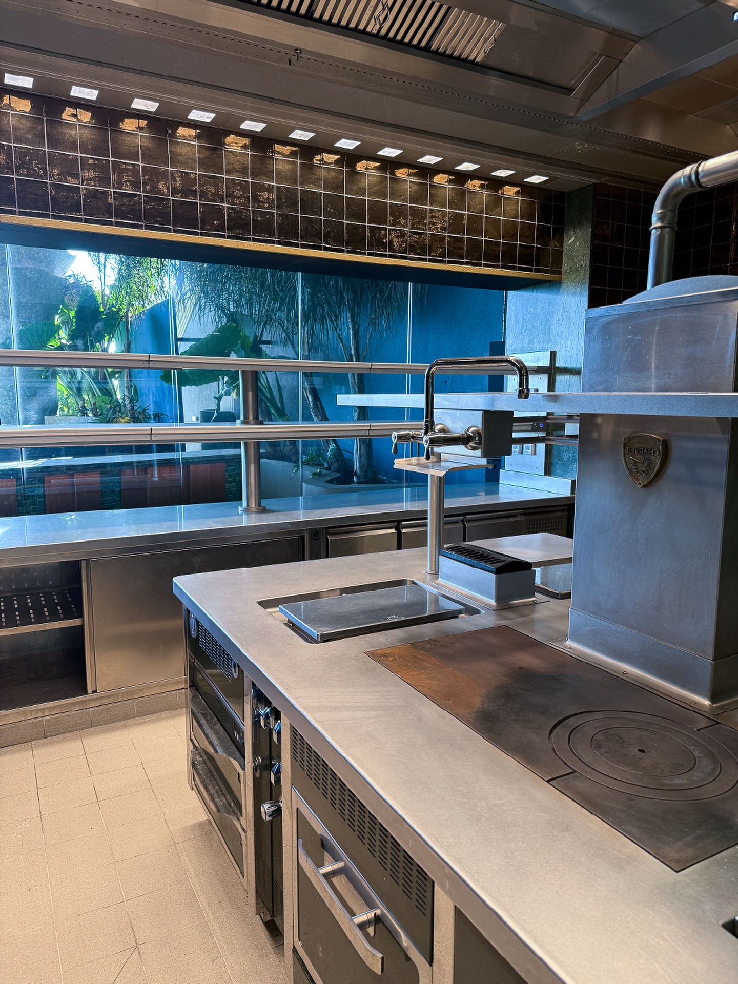 📍Médusa | Palm Beach | Cannes

Fourneaux Charvet pour le cabaret Médusa

#restaurantdesign #hospitalitydesign #designbuild #kitchenequipment #restaurantinspo