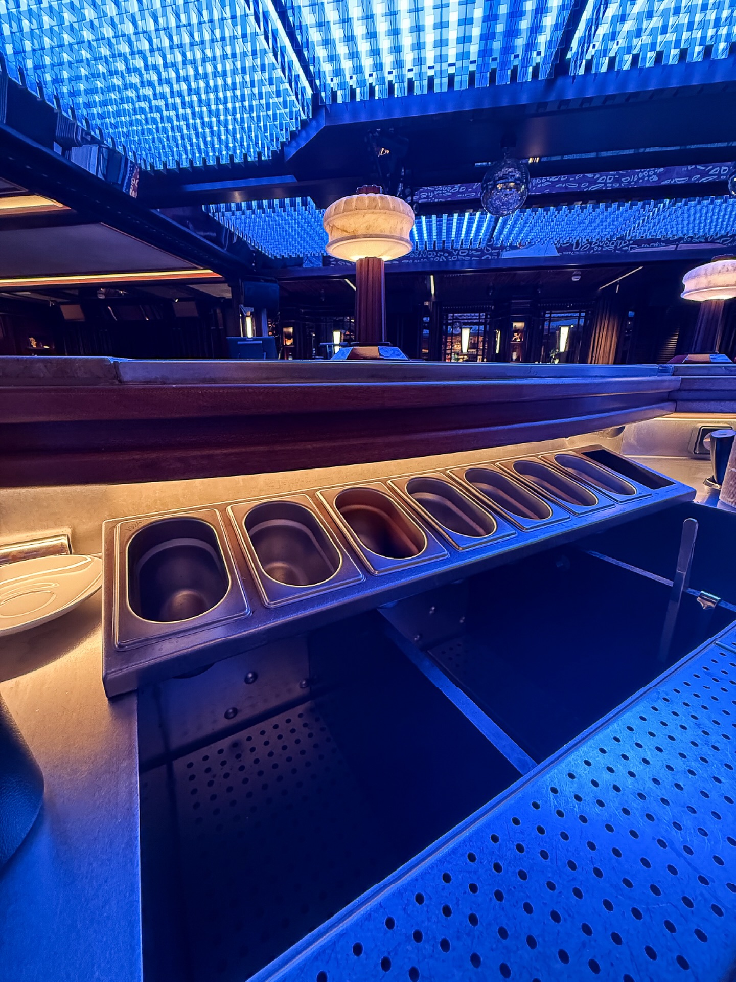 📍Flash | Palm Beach | Cannes

Station cocktail sur mesure pour le speakeasy du Palm Beach. 💃

#custombar #barinox #cocktailstation #bartending #mixology