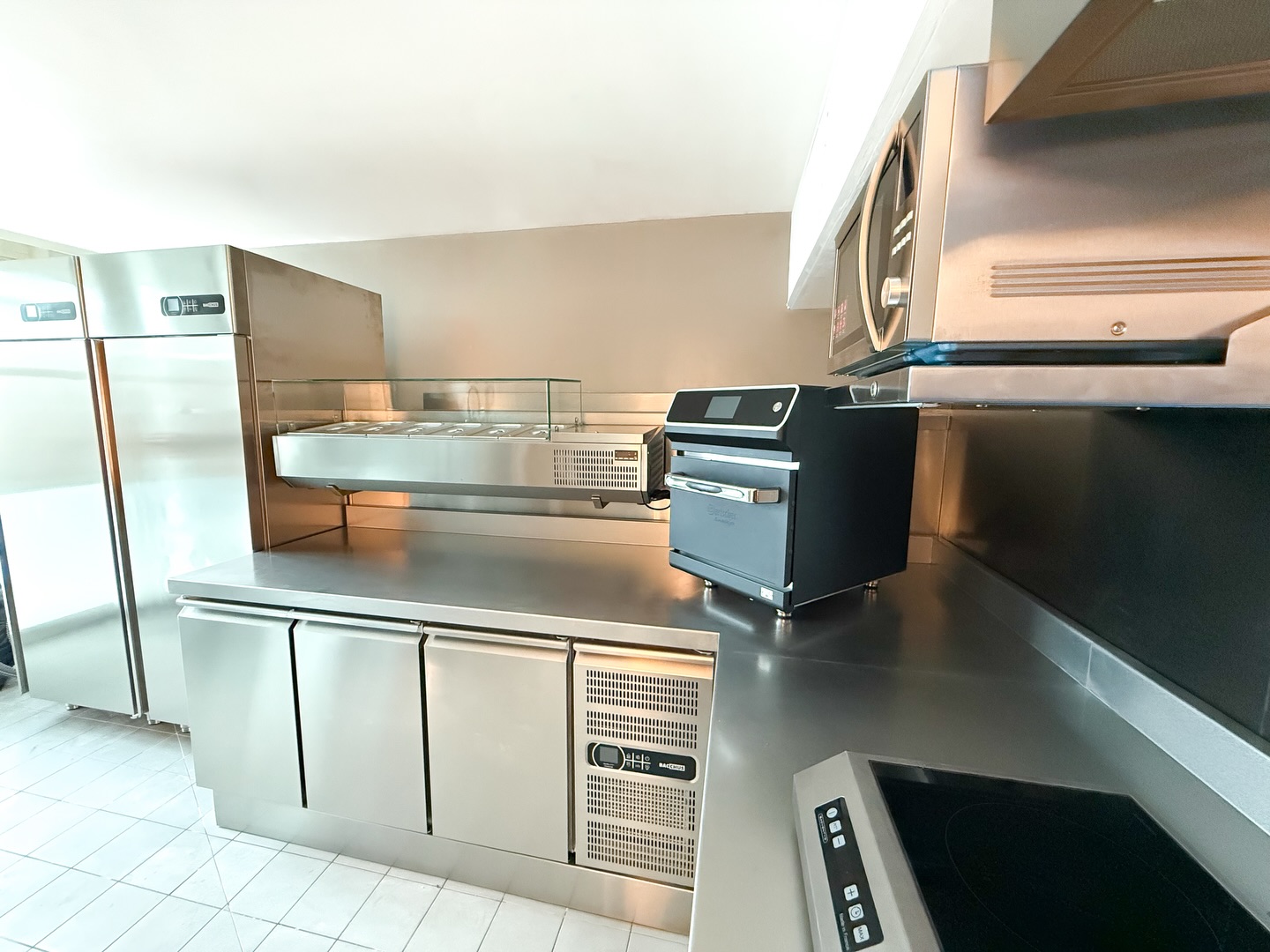📍 Port Palace | Monaco
Du sur-mesure pour l’une des cuisines du prestigieux Port Palace.

#frenchtouch #stainlesssteelkitchen #frenchhospitality #bespokekitchen #savoirfaire
