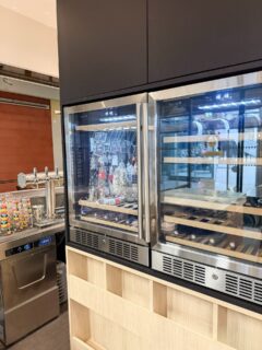📍Le fer à cheval | Halles Paul Bocuse | Lyon

La cave qui respire le vin, le saucisson et l’art de vivre, aux Halles de Lyon.

#CulinaryDesign #GastronomyDesign #FrenchKitchen #FrenchTouchKitchen