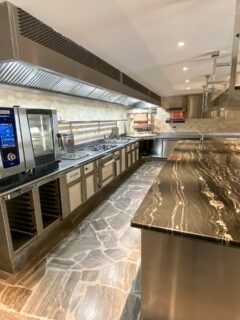 📍 Villa Allegria | Saint-Tropez
Espace cuisson Rational et Charvet pour cette villa privée à Saint-Tropez.

#frenchkitchen #fkitchendesign #interiorinspo #frenchinterior #hospitalitydesign