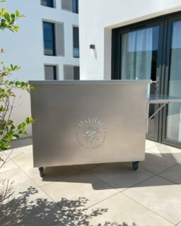 Station cocktail mobile sur mesure, entièrement personnalisée pour Bikube .
Made in Bacchus dans notre atelier d’inox à Lyon

→ Pour en savoir plus sur nos conceptions sur mesure, rendez-vous en bio.

#cocktailstation #bartender #stainlesssteel #barslovers #cocktails #custommade