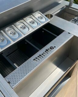 Merci à Bikube pour leur confiance.
Un outil parfaitement adapté à leur usage jusque dans les moindres détails,

→ Pour en savoir plus sur nos conceptions sur mesure, rendez-vous en bio.

#icewell #cocktailbar #cocktailtrolley #mobilstation #barstation