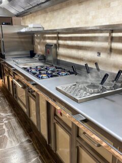 📍 Villa Allegria | Saint-Tropez
Piano de cuisson Charvet pour une villa privée.

#interiordesign #frenchkitchendesign #interiorinspo #luxuryinterior #hospitalityinteriors