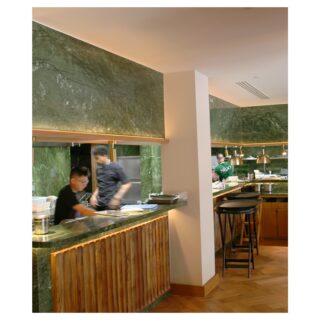 Cuisine ouverte sur mesure du restaurant @midoparis.restaurant 

#Bacchus #MidoParis #LaMômeGroupe #Paris #cuisine #surmesure #agencementcuisine