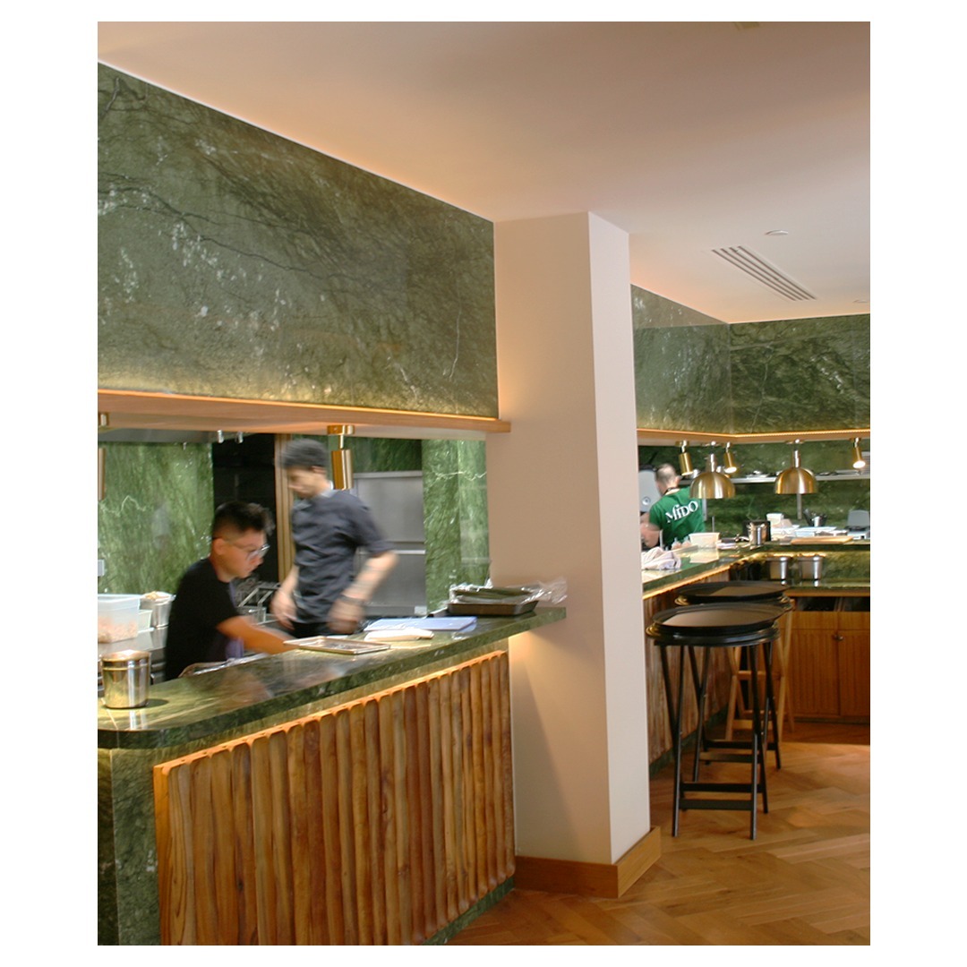 Cuisine ouverte sur mesure du restaurant @midoparis.restaurant 

#Bacchus #MidoParis #LaMômeGroupe #Paris #cuisine #surmesure #agencementcuisine