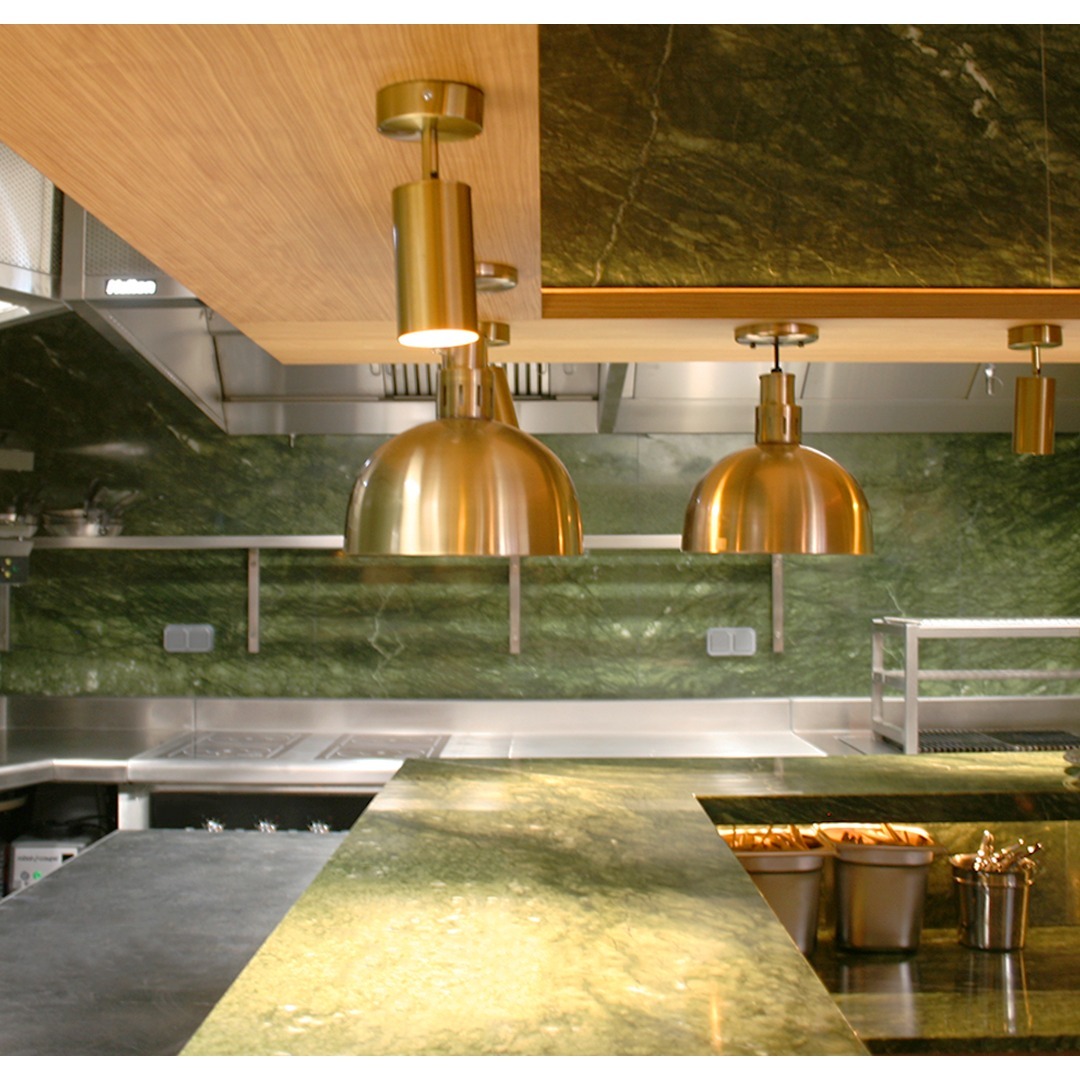 Cuisine professionnelle @midoparis.restaurant 

#Bacchus #MidoParis #LaMômeGroupe #Paris #cuisine #agencementsurmesure #inox #marbre